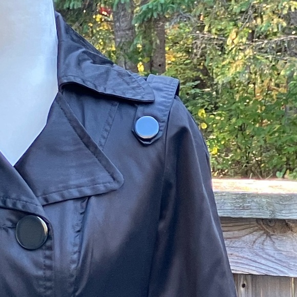 Stylish Black Coat with Embellished Buttons - Picture 2 of 9